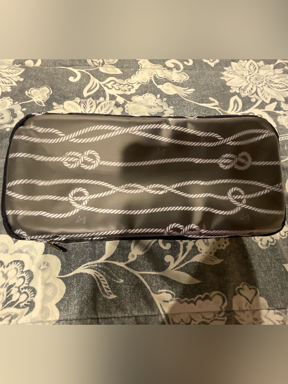 Lug Stowaway Cosmetic Case - Picture 5 of 7
